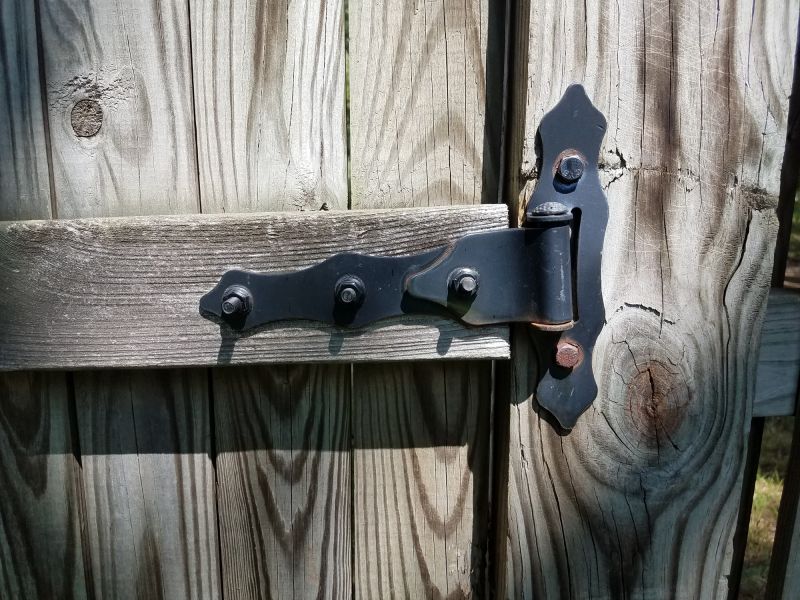 Fence Hinge Repair